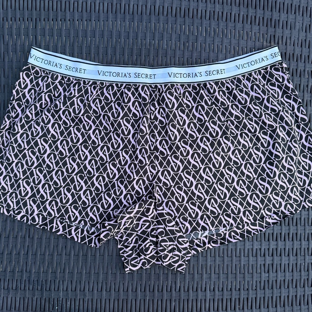 Victoria's Secret Black and Pink Patterned Pajama Shorts Size XXL